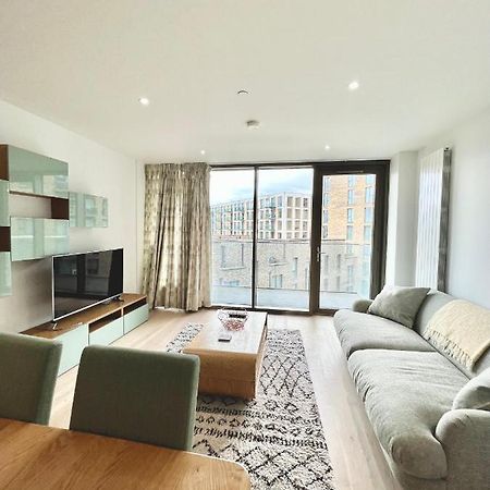 Luxury 2 Bedroom 2 Bathroom Apartment - London City Airport Buitenkant foto