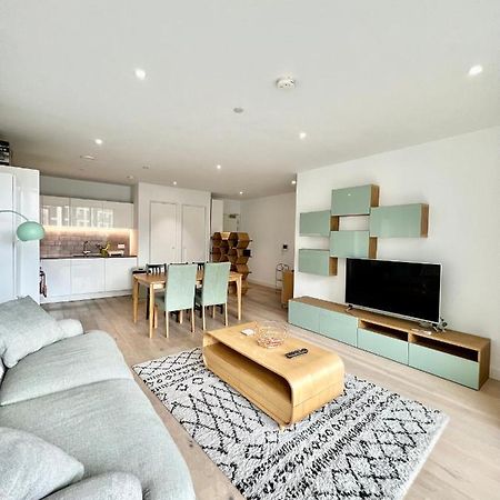 Luxury 2 Bedroom 2 Bathroom Apartment - London City Airport Buitenkant foto