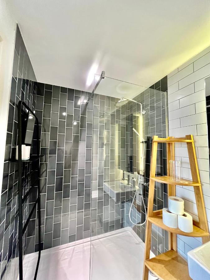 Luxury 2 Bedroom 2 Bathroom Apartment - London City Airport Buitenkant foto