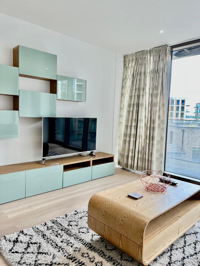 Luxury 2 Bedroom 2 Bathroom Apartment - London City Airport Buitenkant foto