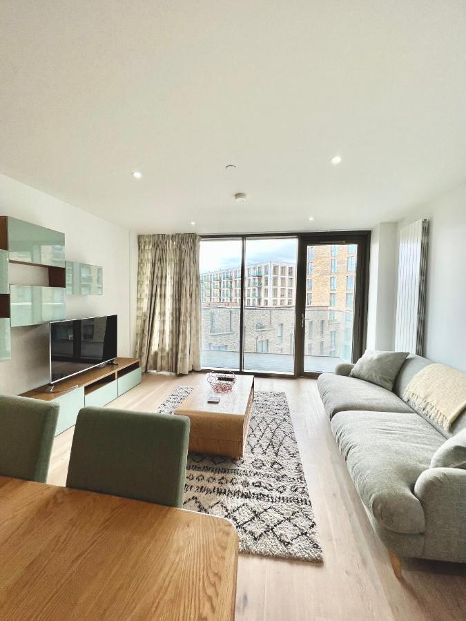 Luxury 2 Bedroom 2 Bathroom Apartment - London City Airport Buitenkant foto