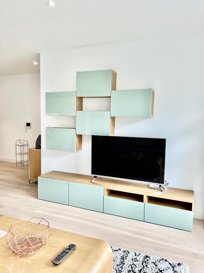 Luxury 2 Bedroom 2 Bathroom Apartment - London City Airport Buitenkant foto