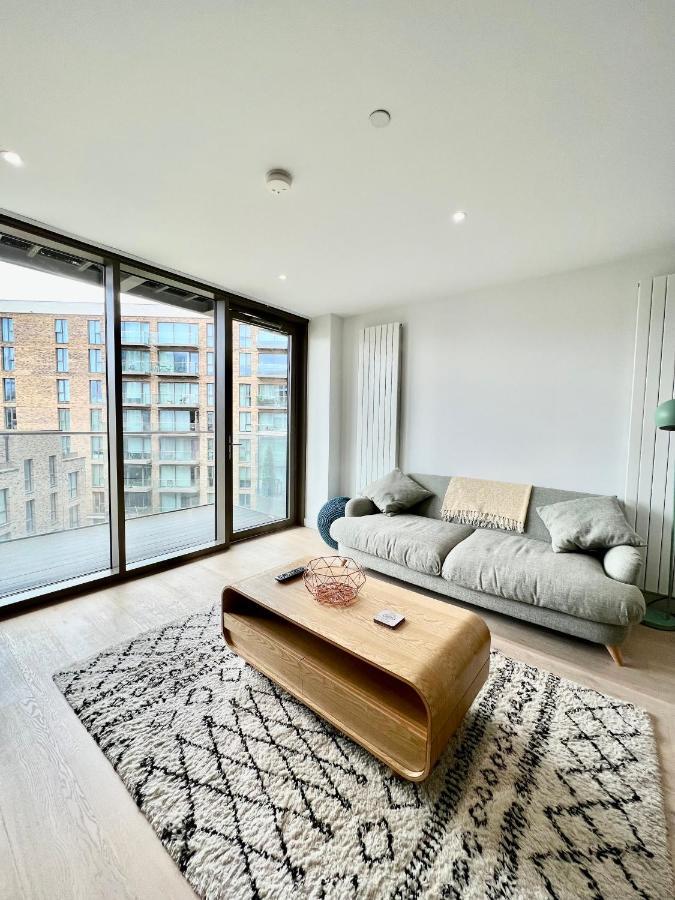 Luxury 2 Bedroom 2 Bathroom Apartment - London City Airport Buitenkant foto