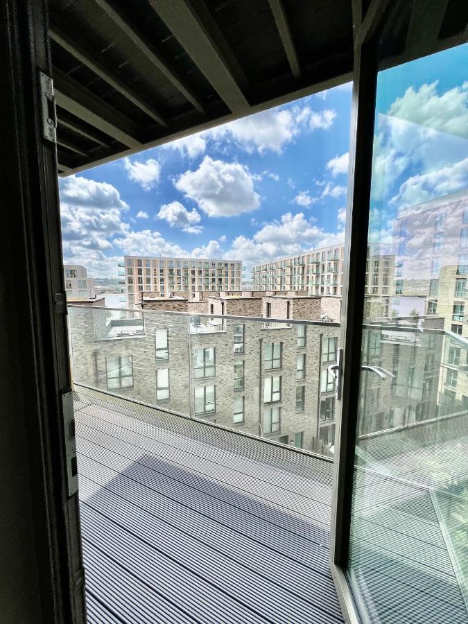 Luxury 2 Bedroom 2 Bathroom Apartment - London City Airport Buitenkant foto